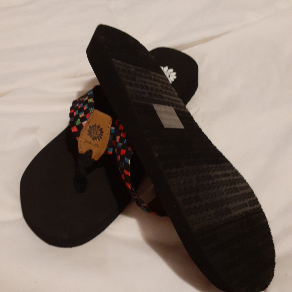 Yellow box flip flops.new size 9 medium